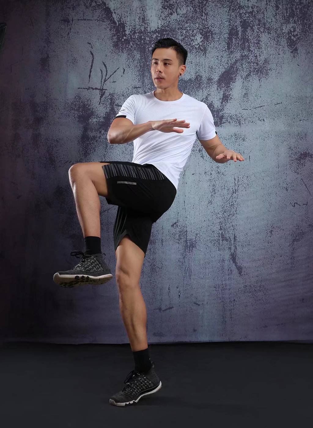 男装 运动速干T恤 潮流新款舒适快干弹力健身衣 白色